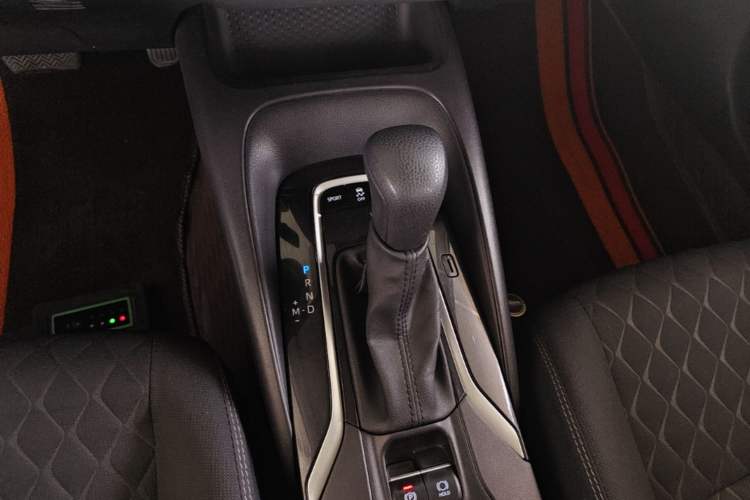 Used Toyota Allion 2022 2.0L Elite Edition Gear Lever
