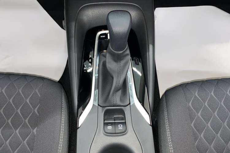 Used Toyota Allion 2022 2.0L Pioneer Edition Gear Lever
