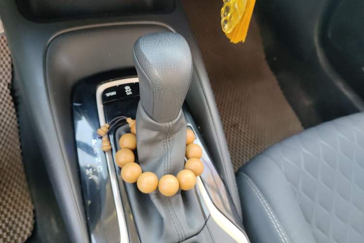 Used Toyota Allion 2022 2.0L Elite Edition Gear Lever