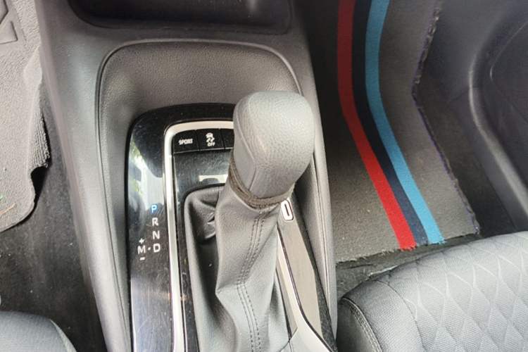 Used Toyota Allion 2022 2.0L Elite Edition Gear Lever