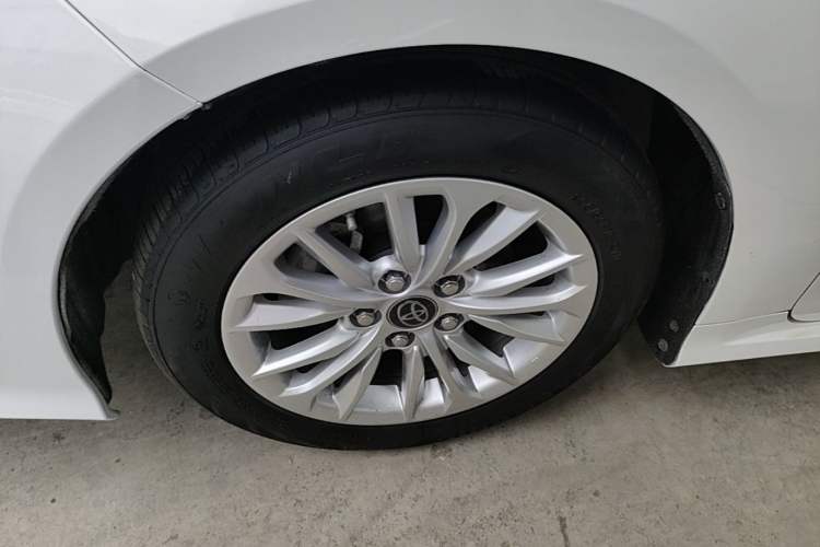 Used Toyota Allion 2022 2.0L Elite Edition Left Front Wheel Hub