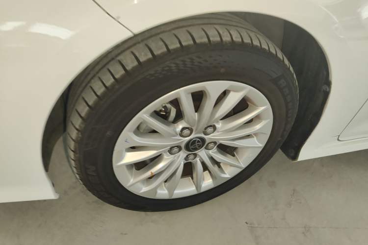 Used Toyota Allion 2022 2.0L Elite Edition Left Front Wheel Hub