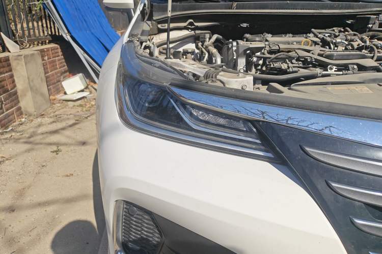 Used Toyota Allion 2022 2.0L Elite Edition Right Front Headlight