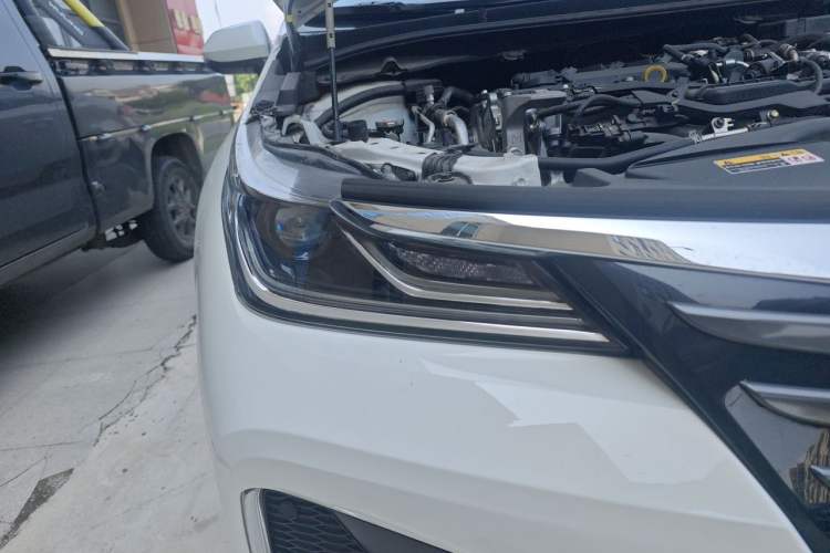 Used Toyota Allion 2022 2.0L Elite Edition Right Front Headlight