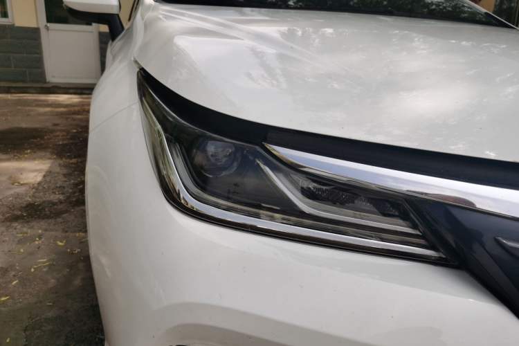 Used Toyota Allion 2022 2.0L Pioneer Edition Right Front Headlight