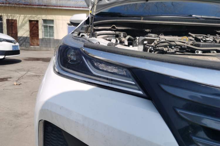 Used Toyota Allion 2022 2.0L Pioneer Edition Right Front Headlight