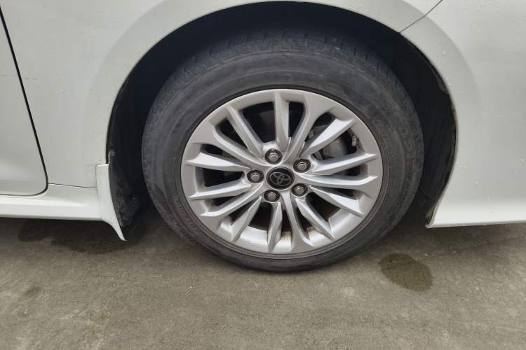 Used Toyota Allion 2022 2.0L Elite Edition Right Front Wheel Hub