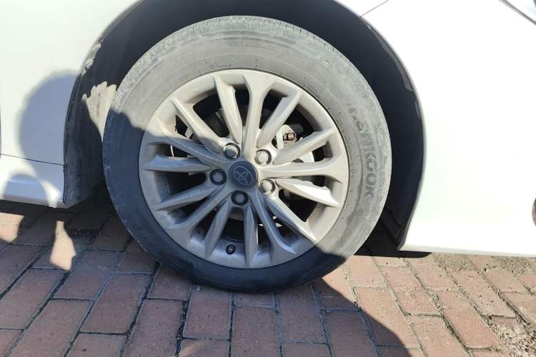 Used Toyota Allion 2022 2.0L Elite Edition Right Front Wheel Hub