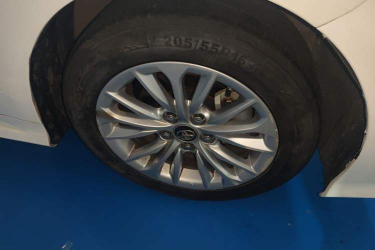 Used Toyota Allion 2022 2.0L Elite Edition Right Front Wheel Hub
