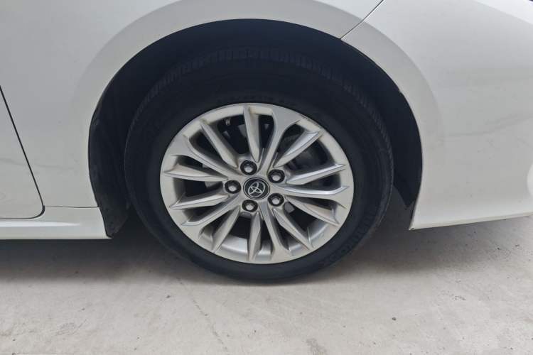 Used Toyota Allion 2022 2.0L Elite Edition Right Front Wheel Hub