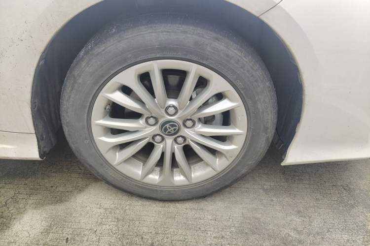 Used Toyota Allion 2022 2.0L Elite Edition Right Front Wheel Hub