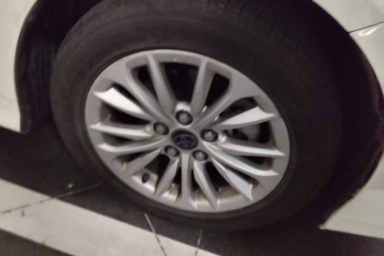 Used Toyota Allion 2022 2.0L Elite Edition Right Front Wheel Hub