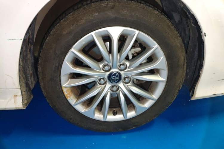 Used Toyota Allion 2022 2.0L Elite Edition Right Front Wheel Hub