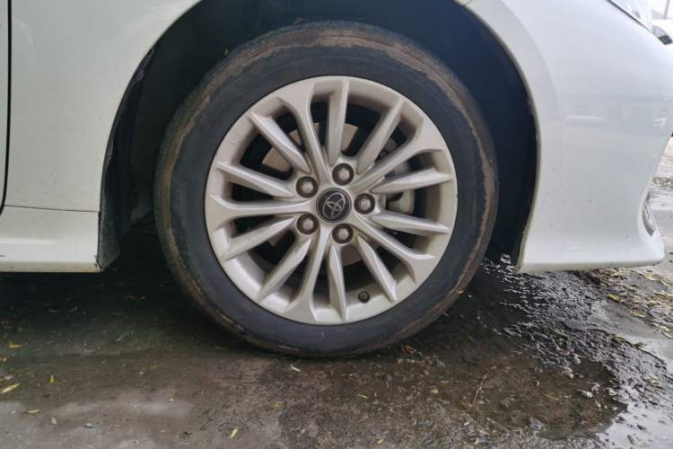 Used Toyota Allion 2022 2.0L Pioneer Edition Right Front Wheel Hub