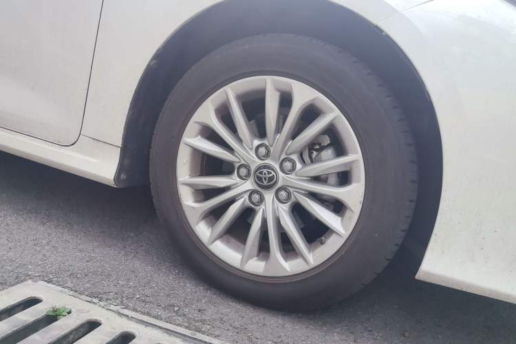 Used Toyota Allion 2022 2.0L Elite Edition Right Front Wheel Hub