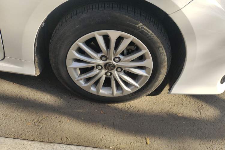 Used Toyota Allion 2022 2.0L Elite Edition Right Front Wheel Hub