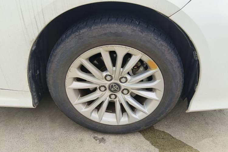 Used Toyota Allion 2022 2.0L Elite Edition Right Front Wheel Hub