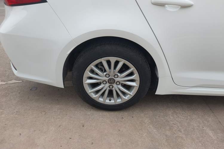 Used Toyota Allion 2022 2.0L Elite Edition Right Rear Wheel Hub