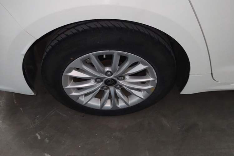 Used Toyota Allion 2022 2.0L Elite Edition Right Rear Wheel Hub