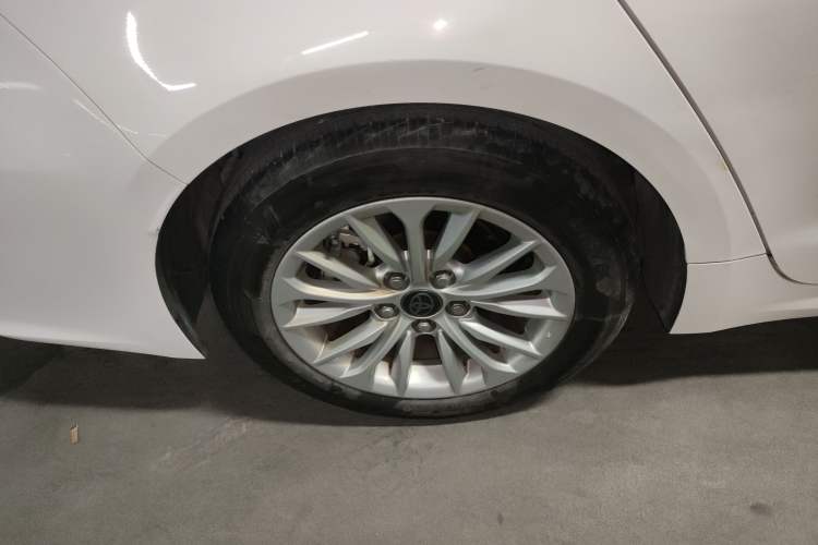 Used Toyota Allion 2022 2.0L Elite Edition Right Rear Wheel Hub