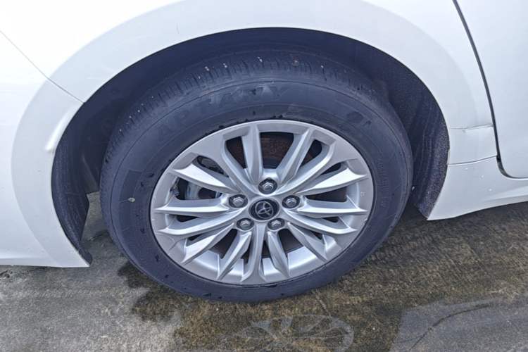 Used Toyota Allion 2022 2.0L Elite Edition Right Rear Wheel Hub