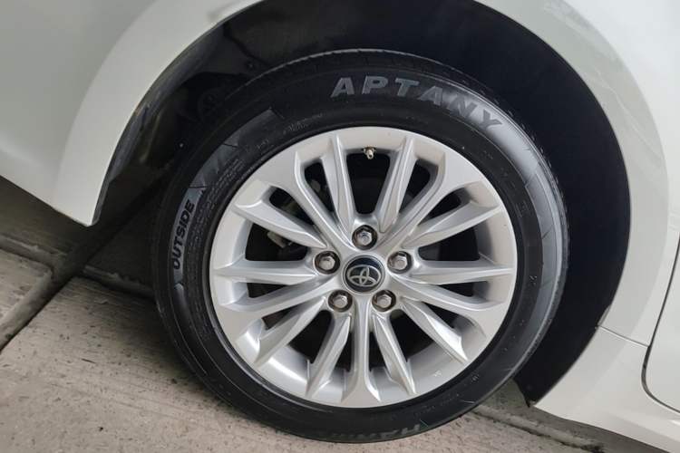 Used Toyota Allion 2022 2.0L Elite Edition Right Rear Wheel Hub