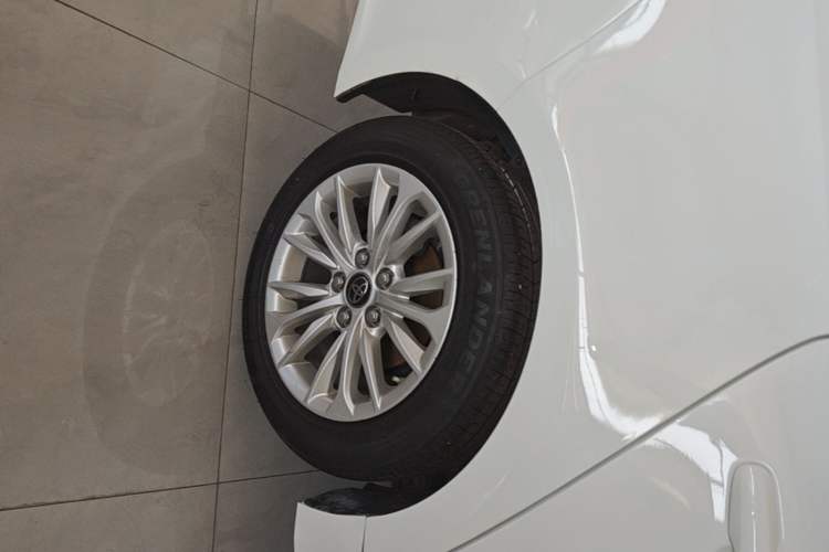 Used Toyota Allion 2022 2.0L Elite Edition Right Rear Wheel Hub