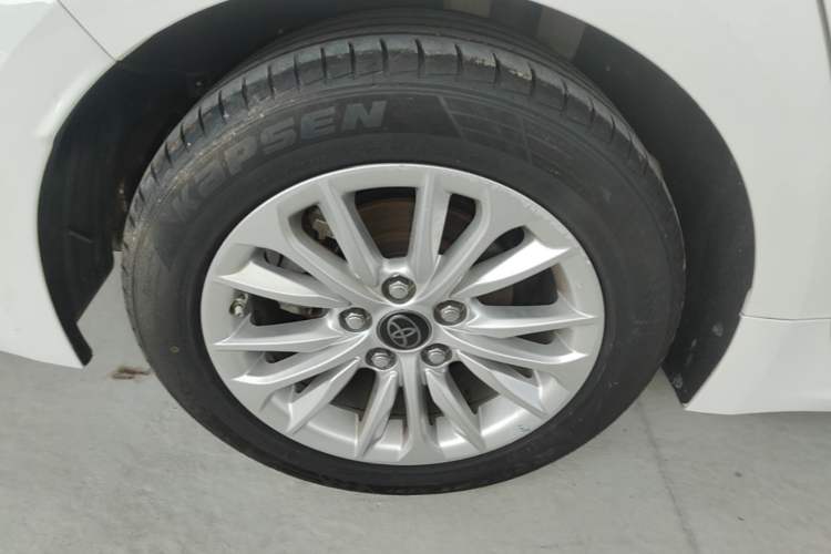 Used Toyota Allion 2022 2.0L Elite Edition Right Rear Wheel Hub