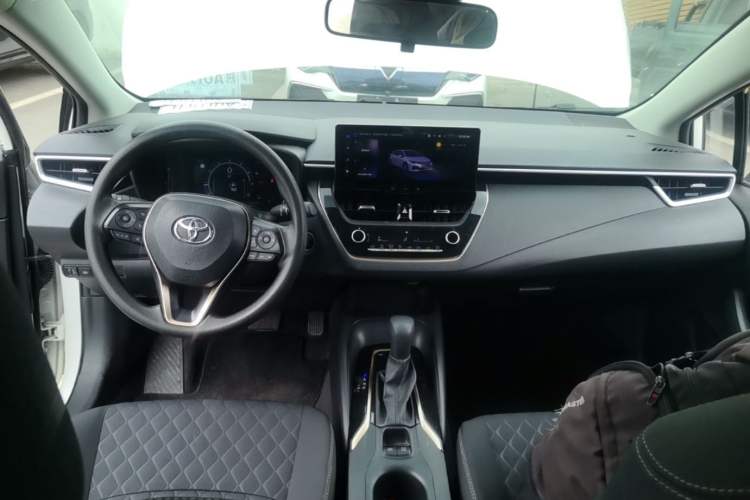 Used Toyota Allion 2023 2.0L Elite Edition Center Console