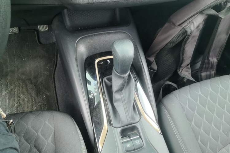 Used Toyota Allion 2023 2.0L Elite Edition Gear Lever