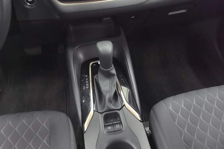 Used Toyota Allion 2023 2.0L Elite Edition Gear Lever