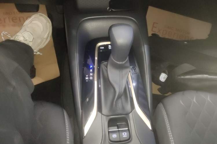 Used Toyota Allion 2023 2.0L Elite Edition Gear Lever