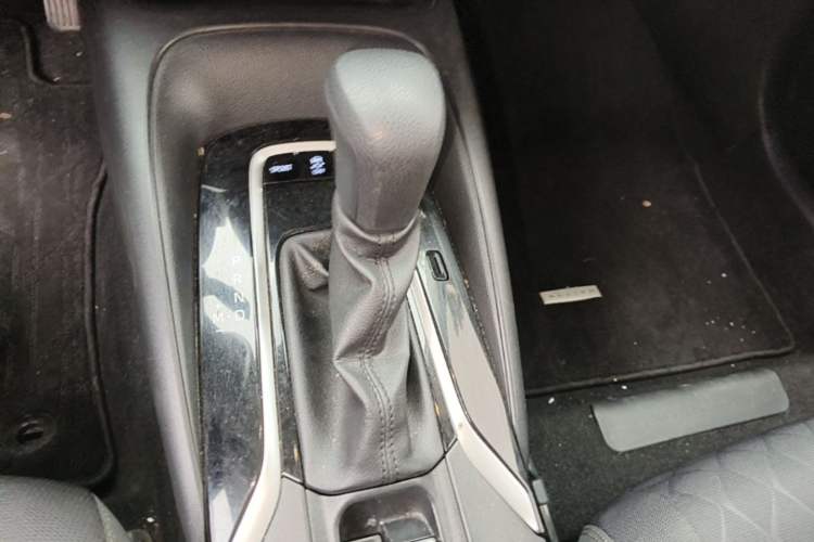 Used Toyota Allion 2023 2.0L Elite Edition Gear Lever