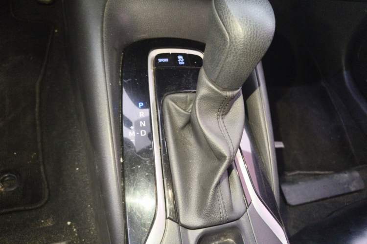 Used Toyota Allion 2023 2.0L Elite Edition Gear Lever
