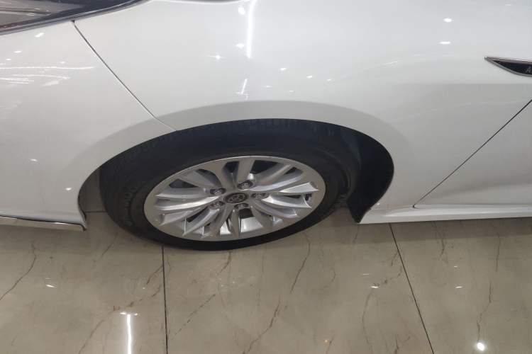 Used Toyota Allion 2023 2.0L Elite Edition Left Front Wheel Hub