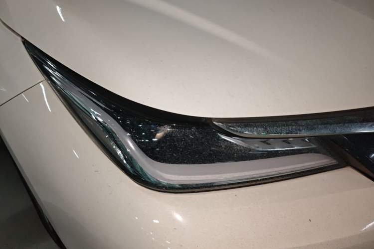 Used Toyota Allion 2023 2.0L Pioneer Edition Right Front Headlight