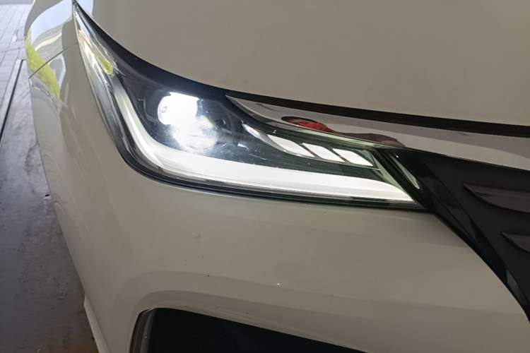 Used Toyota Allion 2023 2.0L Pioneer Edition Right Front Headlight