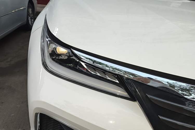 Used Toyota Allion 2023 2.0L Pioneer Edition Right Front Headlight