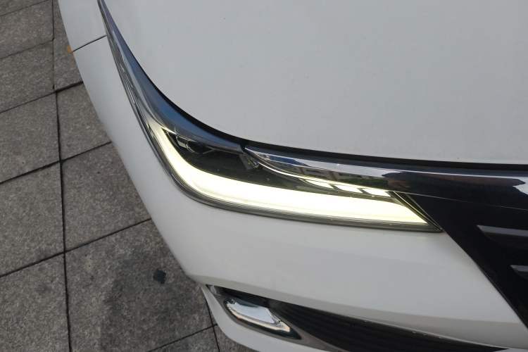 Used Toyota Allion 2023 2.0L Pioneer Edition Right Front Headlight