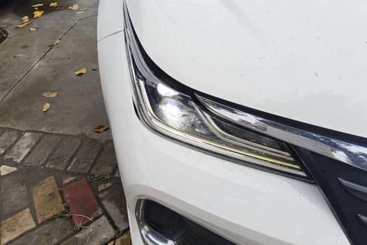 Used Toyota Allion 2023 2.0L Elite Edition Right Front Headlight