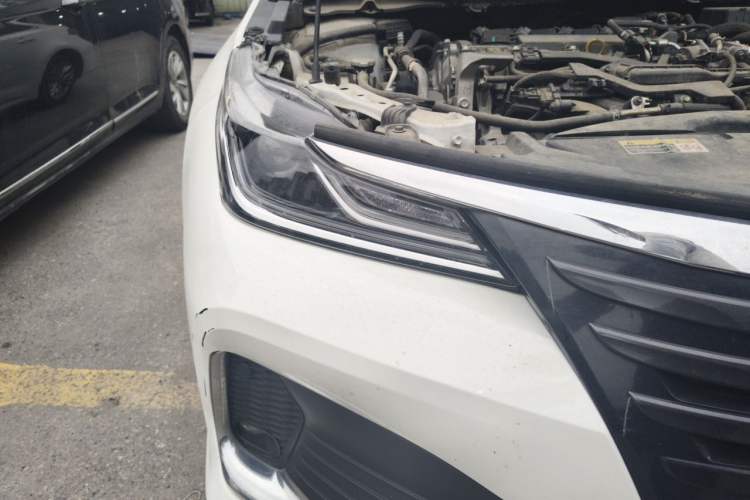 Used Toyota Allion 2023 2.0L Elite Edition Right Front Headlight