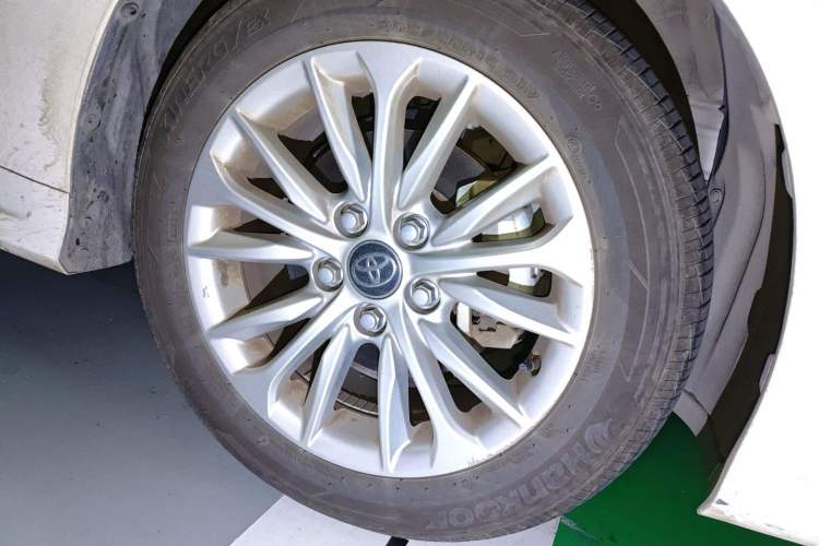 Used Toyota Allion 2023 2.0L Pioneer Edition Right Front Wheel Hub