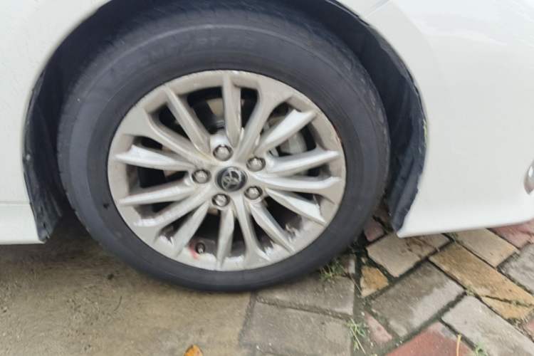 Used Toyota Allion 2023 2.0L Elite Edition Right Front Wheel Hub