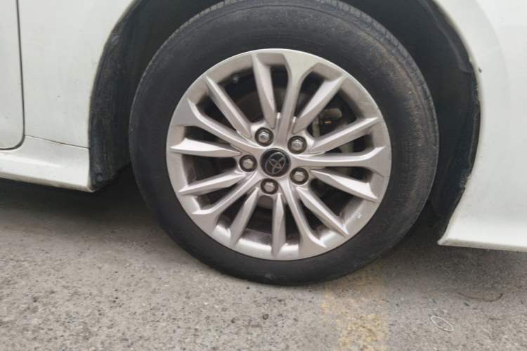 Used Toyota Allion 2023 2.0L Elite Edition Right Front Wheel Hub