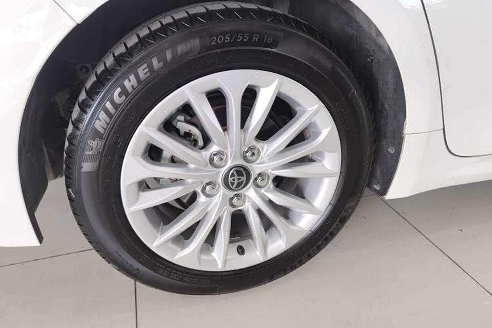 Used Toyota Allion 2023 2.0L Elite Edition Right Rear Wheel Hub