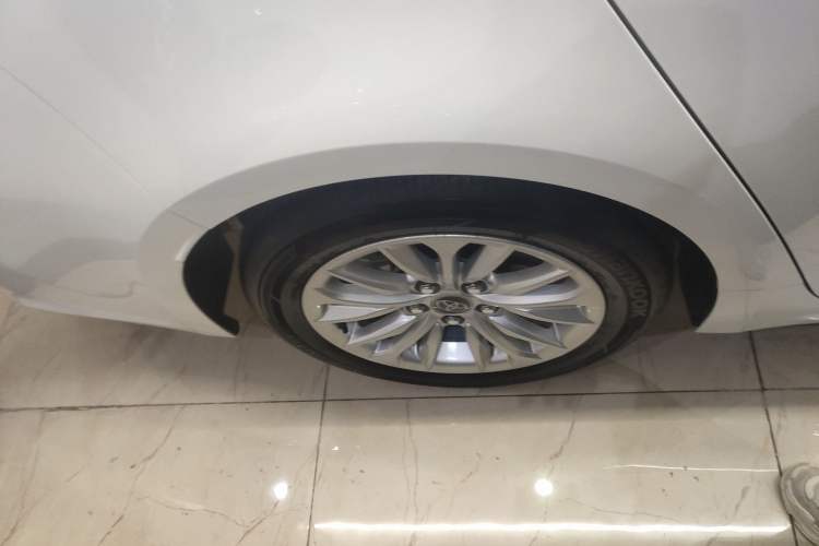 Used Toyota Allion 2023 2.0L Elite Edition Right Rear Wheel Hub