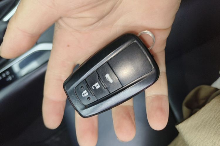 Used Toyota Allion 2023 2.0L Elite Edition Vehicle Key