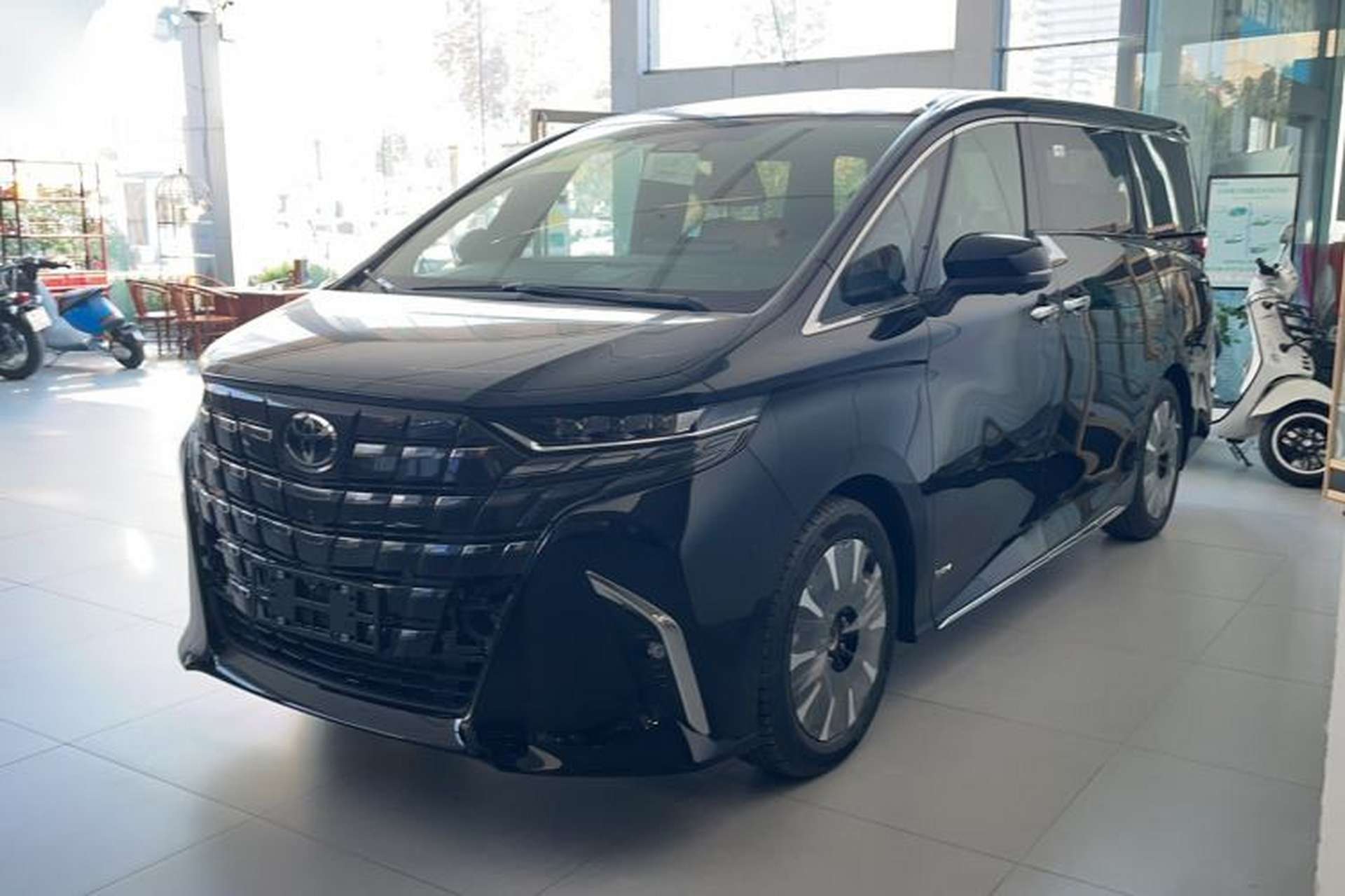 Used Toyota Alphard 2025 Dual-Engine 2.5L Prestige Gold Edition Front Left 45 Deg