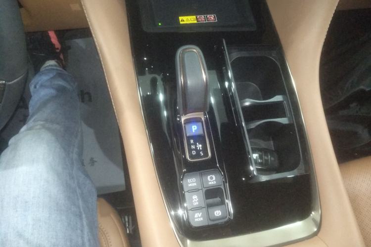 Used Toyota Alphard 2024 Dual-Engine 2.5L Prestige Edition Gear Lever