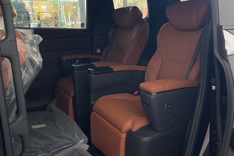 Used Toyota Alphard 2025 Dual-Engine 2.5L Prestige Gold Edition Interior 1
